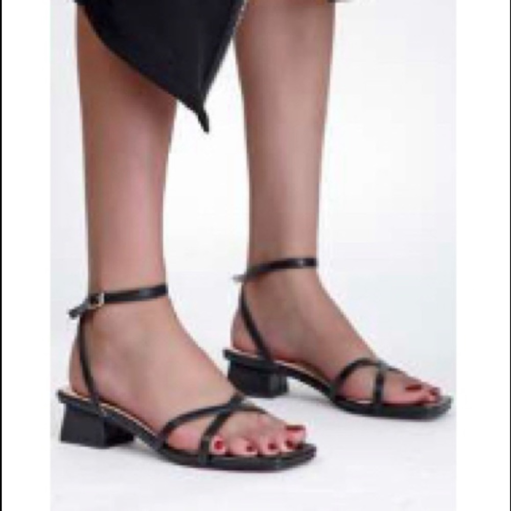 NWOB Lucky Size Black Strappy Square Toe Sandals with Block Heel size 37…